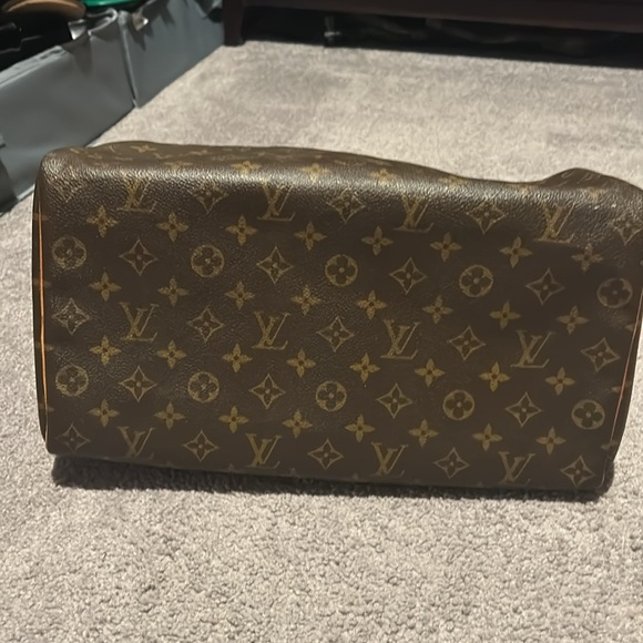 Louis Vuitton Speedy 35 in like new condition. GORGEOUS bag!!! - Picture 12 of 13